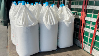 Kunstmest in bigbags staan in een vrachtwagen klaar om gelost te worden