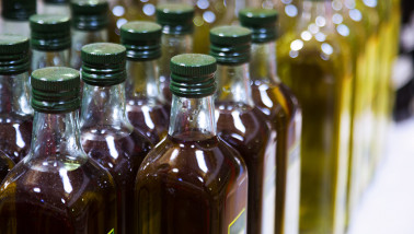 Olijfolie flessen in de supermarkt