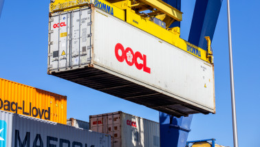 Zeecontainers op een containerschip.