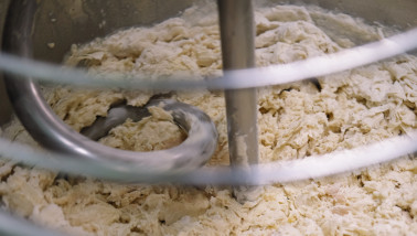 Vers deeg dat klaar ligt voor verdere verwerking in de bakkerij.