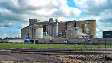 BUNGE-oliezadenverwerkingsfabriek in Emporia, laden van graan voor export overzee.