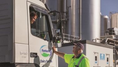 Melkauto van Fonterra die rauwe melk ophaalt of transporteert.