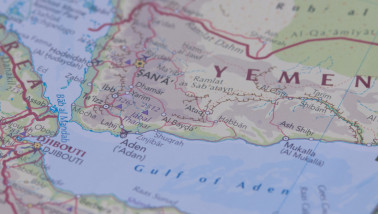 Kaart van de Rode Zee met omliggende landen en waterwegen.