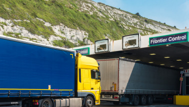 Vrachtvervoer over de weg, vrachtwagens vervoeren goederen voor logistiek en distributie