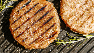 Veganistisch vleesalternatief gemaakt van plantaardige ingrediënten, eiwitbron