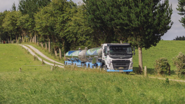 Melkwagen van Fonterra, vervoer van verse zuivelproducten van boerderijen naar verwerkingslocaties