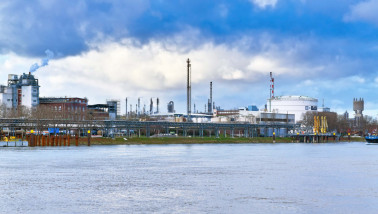 Ludwigshafen, Duitsland – januari 2022: Industriële gebouwen van BASF SE, een Duitse multinationale chemische onderneming en de grootste chemische producent ter wereld.