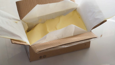 1 kilo boter in een kartonnen doos