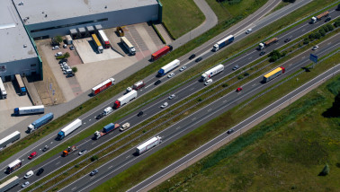 Hazeldonk, vrachtwagens op de A16